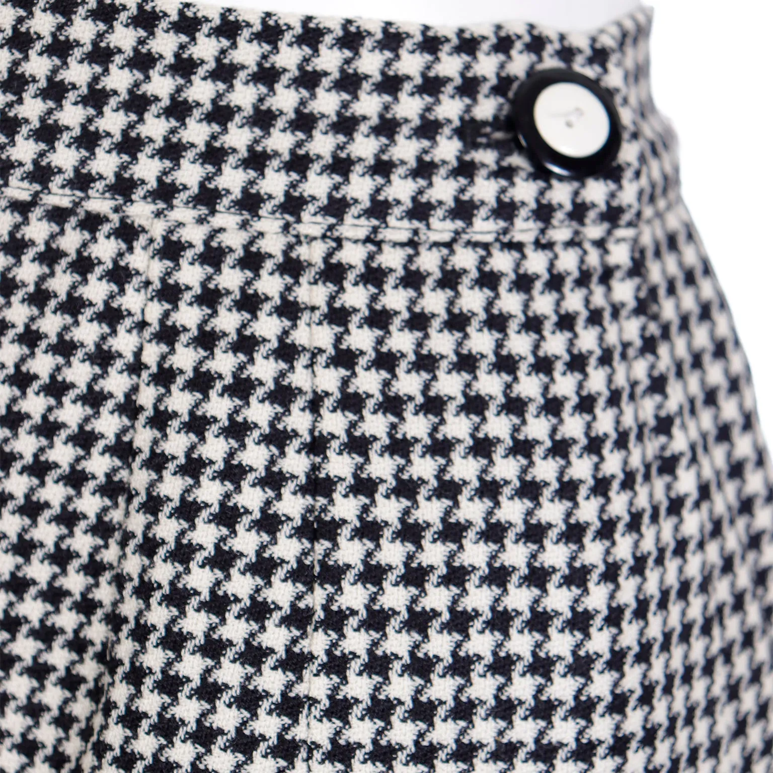 1980s Vintage Valentino Black & White Houndstooth Slim Skirt